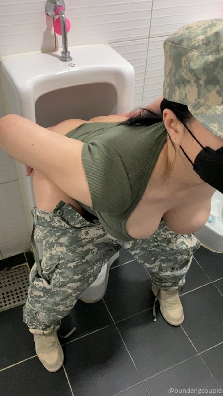 【2023_09_30】My_master_playing_with_my_boobs_I'm_getting_so_horny.m4v