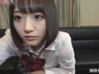 专科小妹带着闺蜜找外校精神小伙喝酒，喝醉后直接溜溜球，留着闺蜜一人迷迷糊糊被精神小伙3p